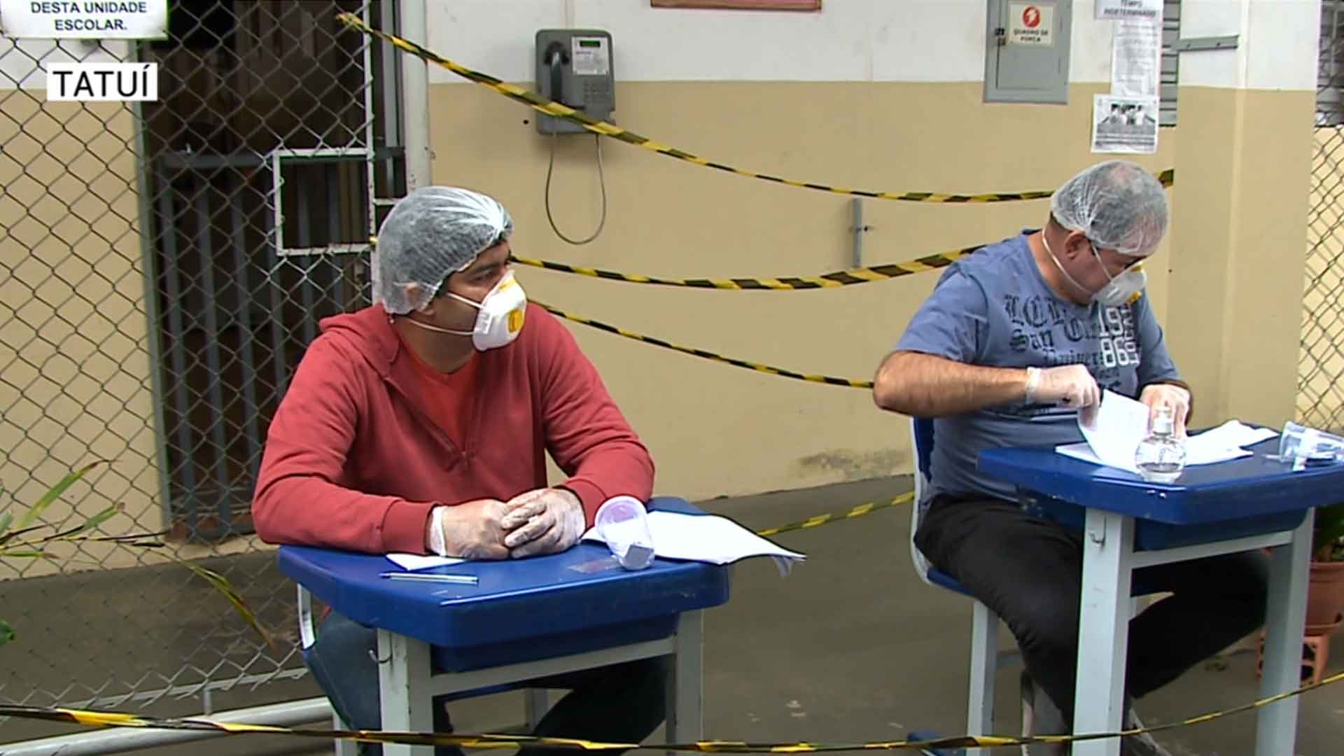 Prefeitura de Tatuí distribui merenda para alunos de escolas públicas.