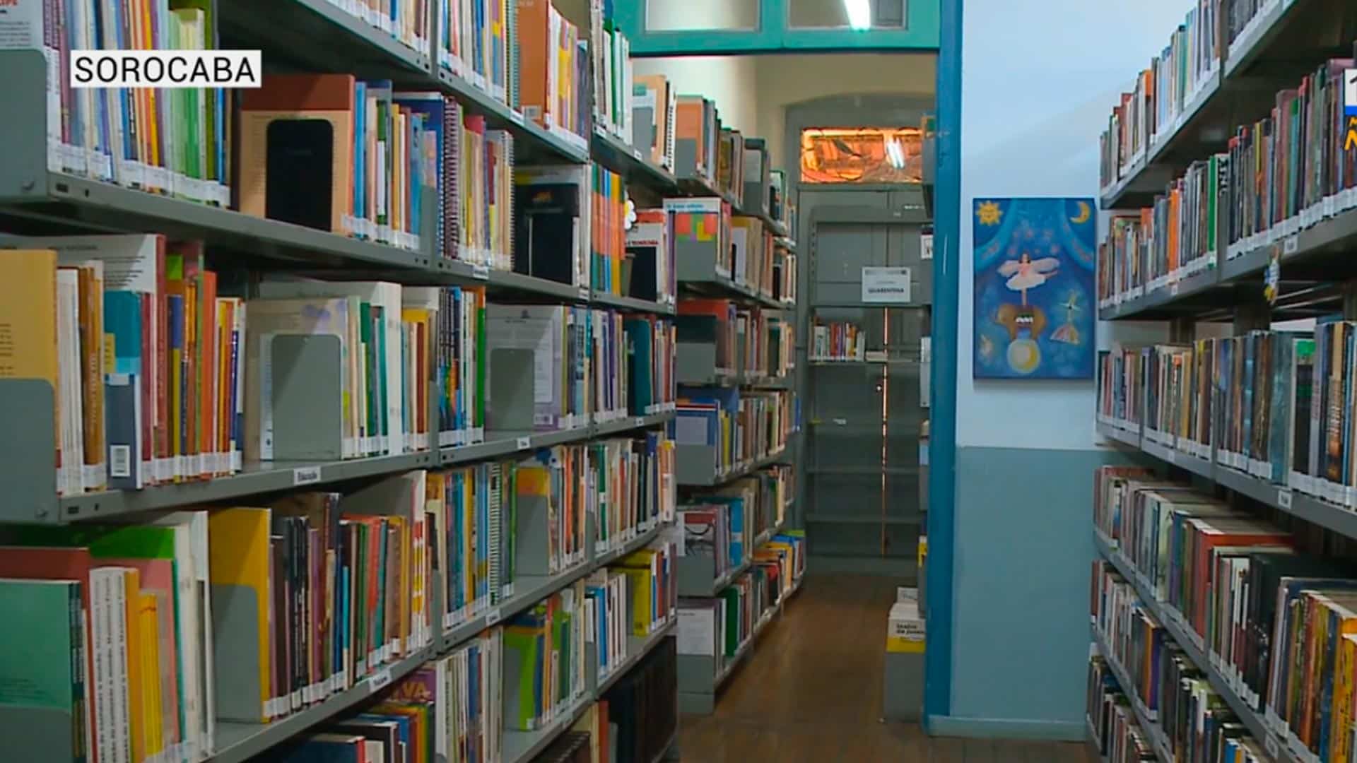 corredor da biblioteca