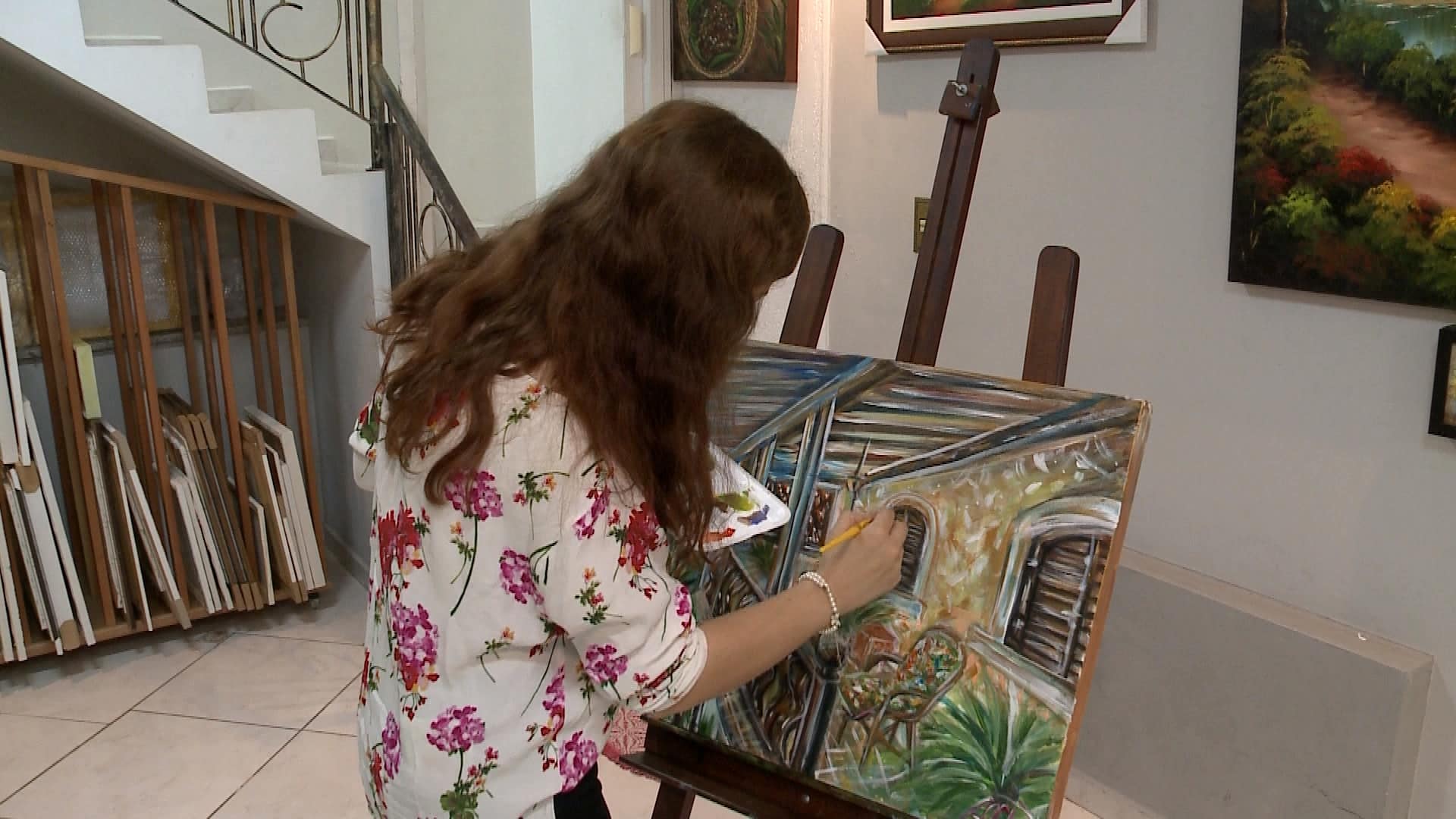 artista-ucraniana-vende-pinturas-em-sorocaba-para-voltar-ao-pais