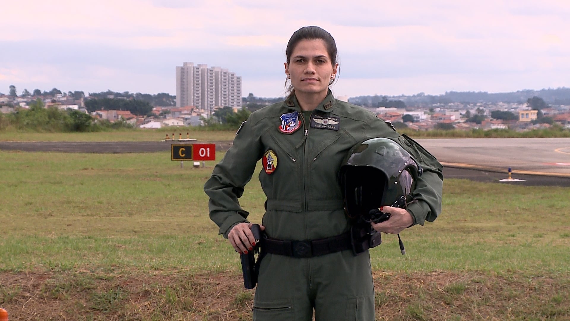 capitao-da-pm-se-divide-entre-atividades-de-mae-e-piloto-do-helicoptero-aguia