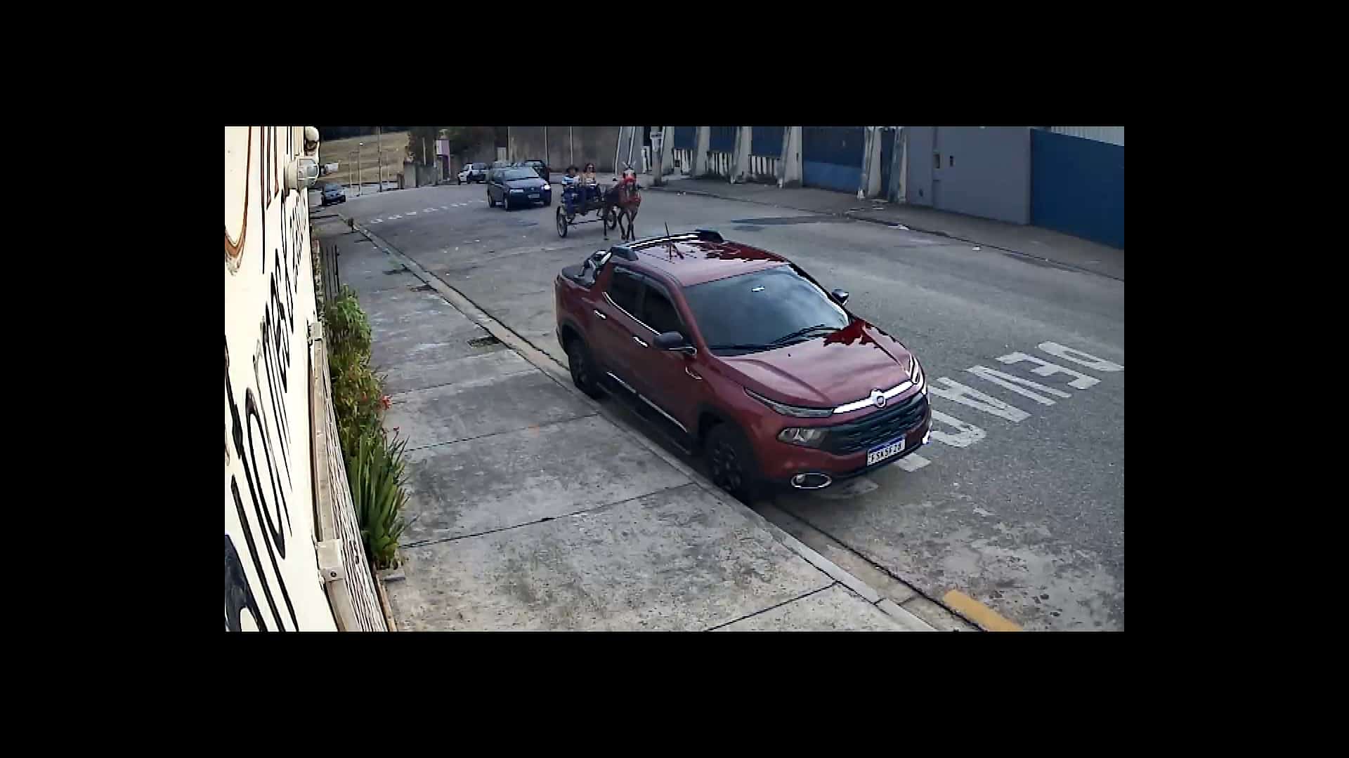 Motorista atropela charrete com casal em Votorantim