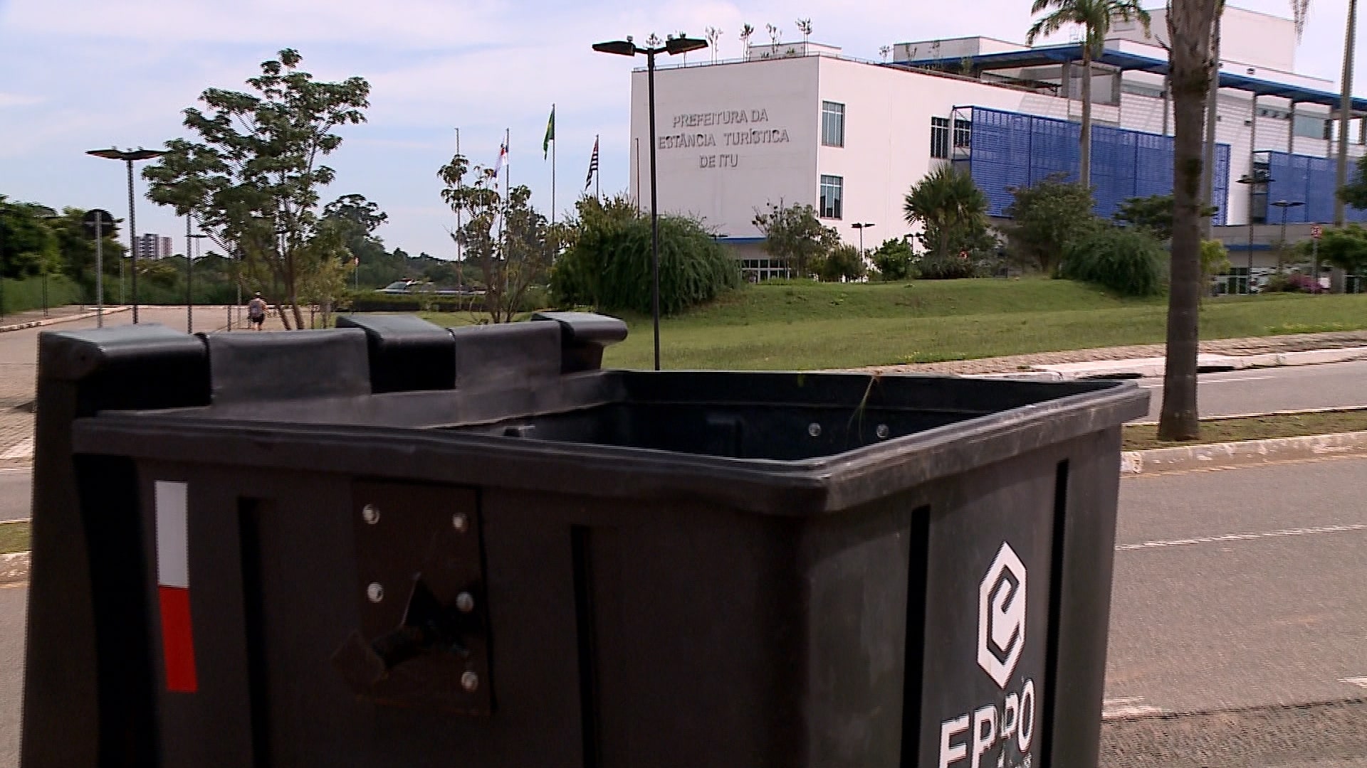 prefeitura-reduz-taxa-de-lixo-ap&oacute;s-pressao-de-moradores