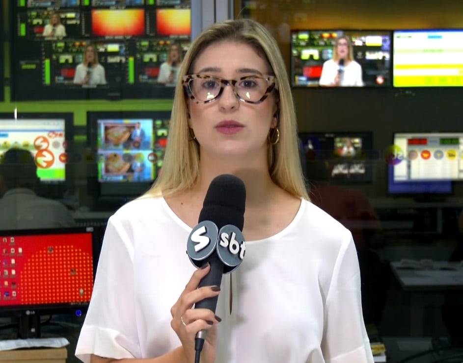 Rep&oacute;rter Nicole Bonentti falando sobre corpo de morador de rua morto de Itu enterrado em Sorocaba
