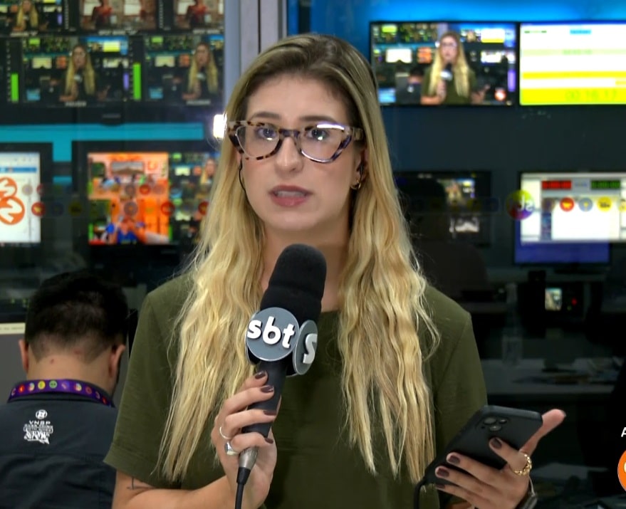 Rep&oacute;rter Nicole Bonentti falando sobre o calend&aacute;rio do vestibulinho das ETECs.