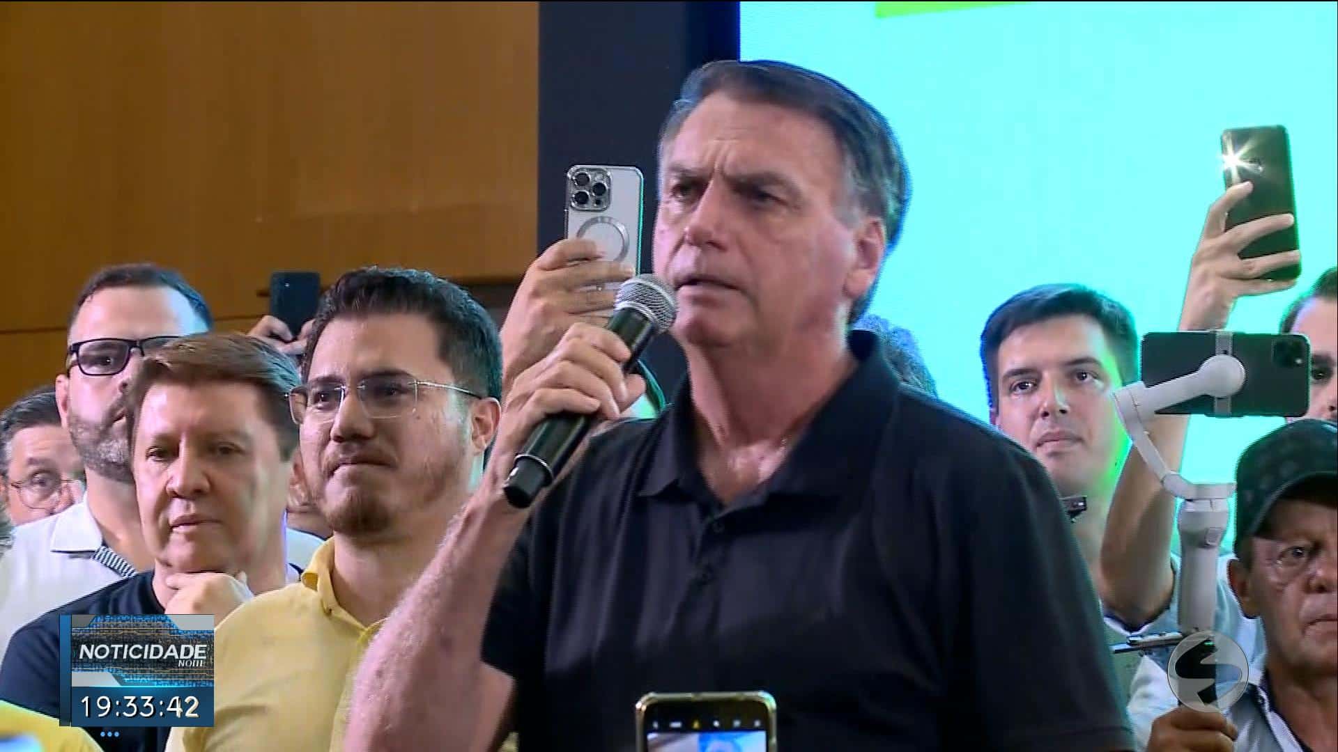 Ex-presidente Jair Bolsonaro &eacute; preso pela Pol&iacute;cia Federal em Bras&iacute;lia