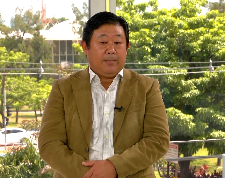 Imagem do prefeito de Ibi&uacute;na em entrevista.