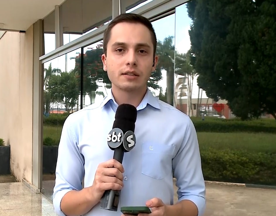 Rep&oacute;rter Luis Negrelli falando sobre o primeiro caso de raiva registrado na cidade de Ibi&uacute;na.