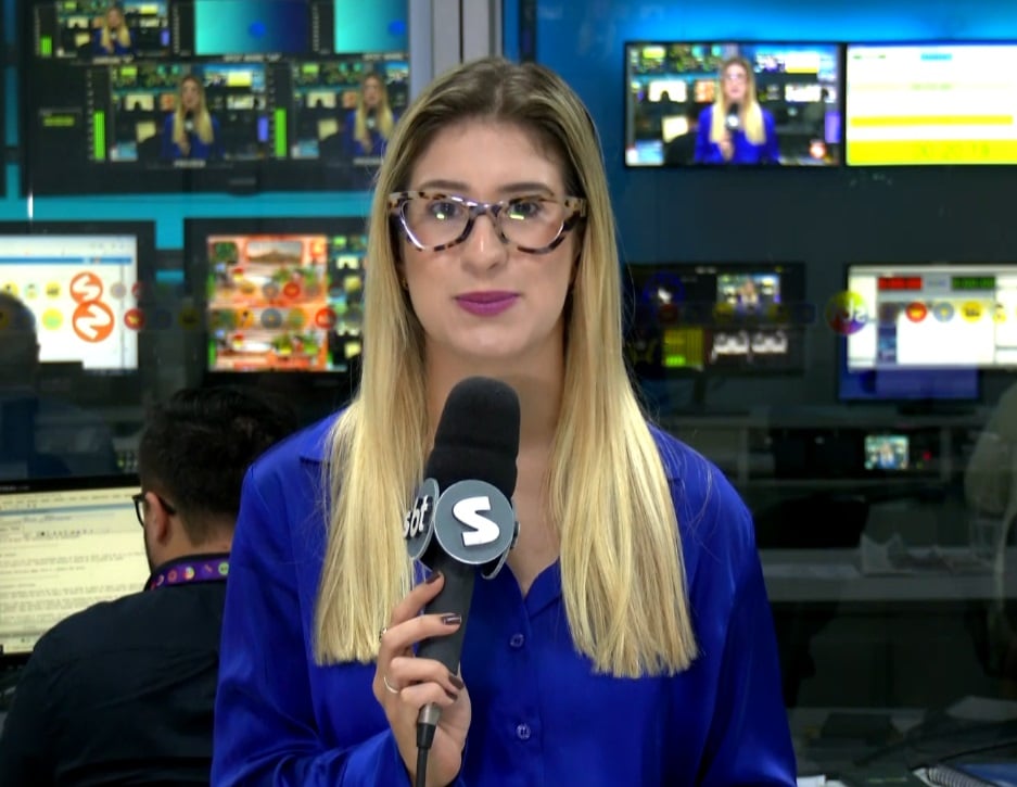 Rep&oacute;rter Nicole Bonentti falando sobre a vacina&ccedil;&atilde;o.