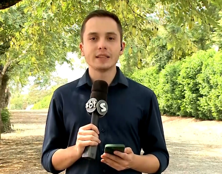 Rep&oacute;rter Luis Negrelli falando sobre a antecipa&ccedil;&atilde;o da vacina contra a gripe.