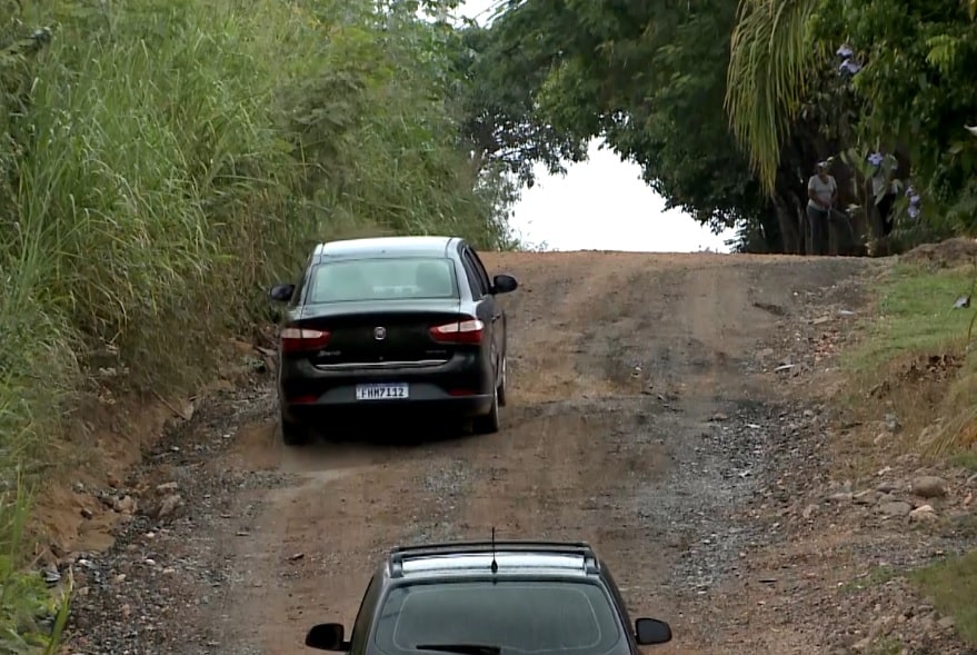 Moradores de Porto Feliz reclamam de situação de abandono de estrada