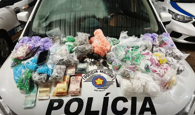 Casais s&atilde;o presos por tr&aacute;fico de drogas, porte ilegal de arma e suspeita de envolvimento com o Tribunal do Crime em Laranjal Paulista