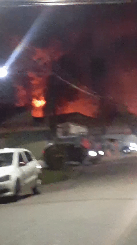 Inc&ecirc;ndio em dep&oacute;sito de pneus assusta moradores em Itapetininga