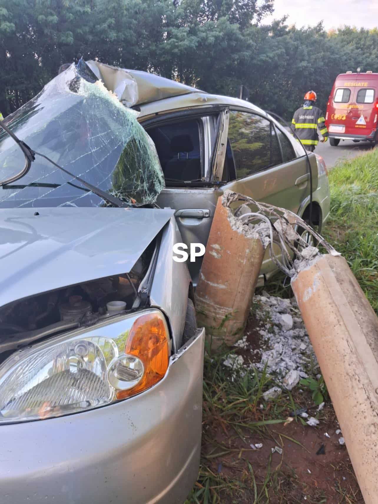 Mulher fica ferida em acidente na Rodovia Francisco Jos&eacute; Ayub em Salto de Pirapora