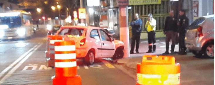Quatro pessoas ficam feridas em acidente em Jundia&iacute;