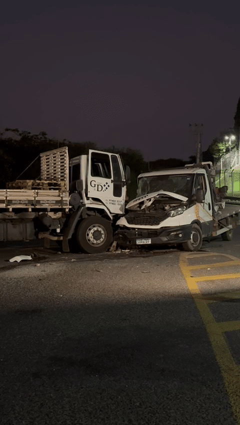 Acidente entre caminh&atilde;o e utilit&aacute;rio deixa tr&ecirc;s feridos em Sorocaba