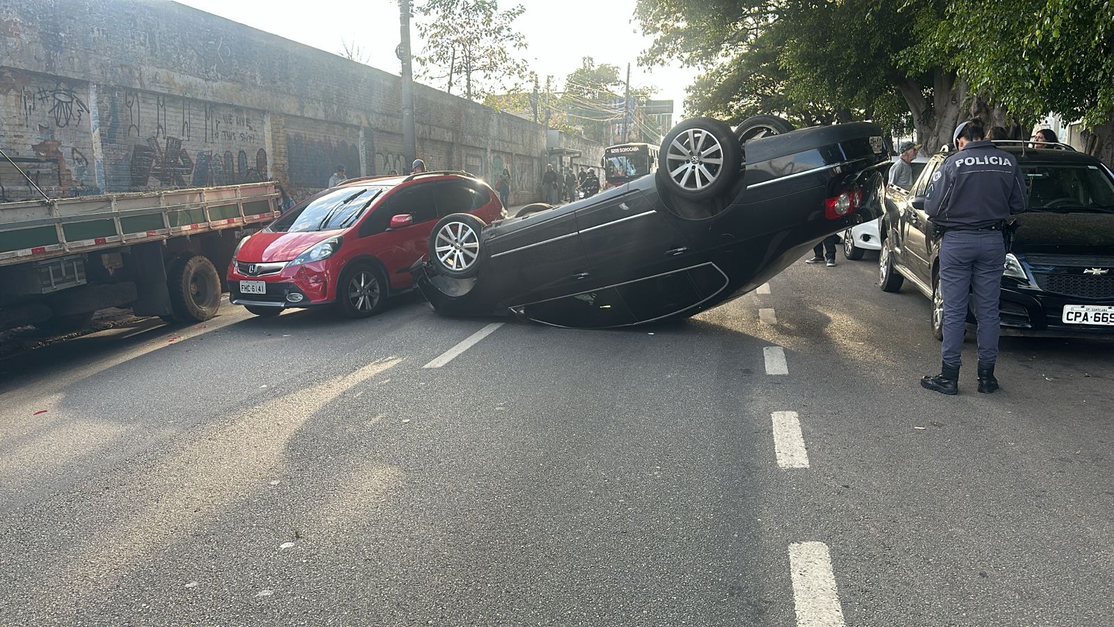 Acidente na Avenida S&atilde;o Paulo assusta motoristas em Sorocaba
