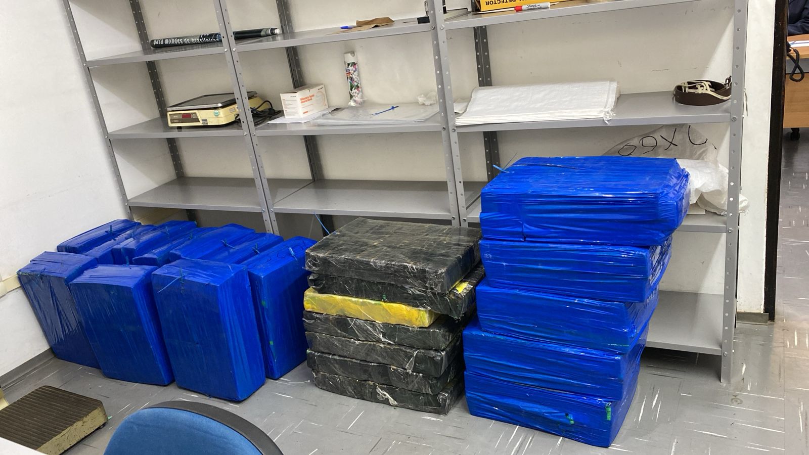 Sedex da droga: Homem &eacute; preso ap&oacute;s transportar 800 kg de maconha em ve&iacute;culo terceirizado dos Correios