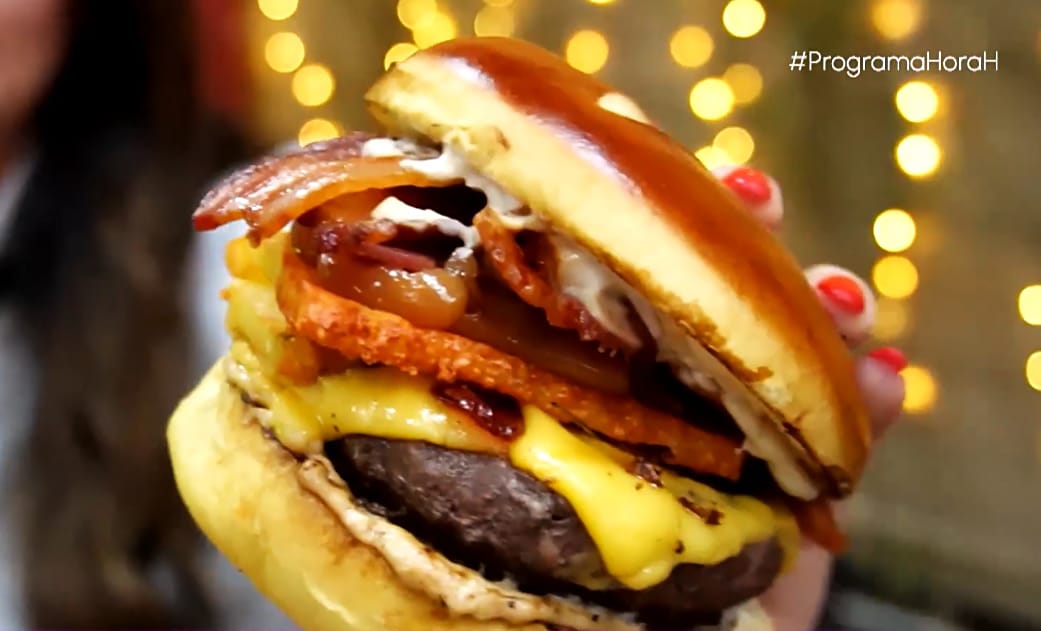 Lanche feito pela Hamburgueria Cardamomo.