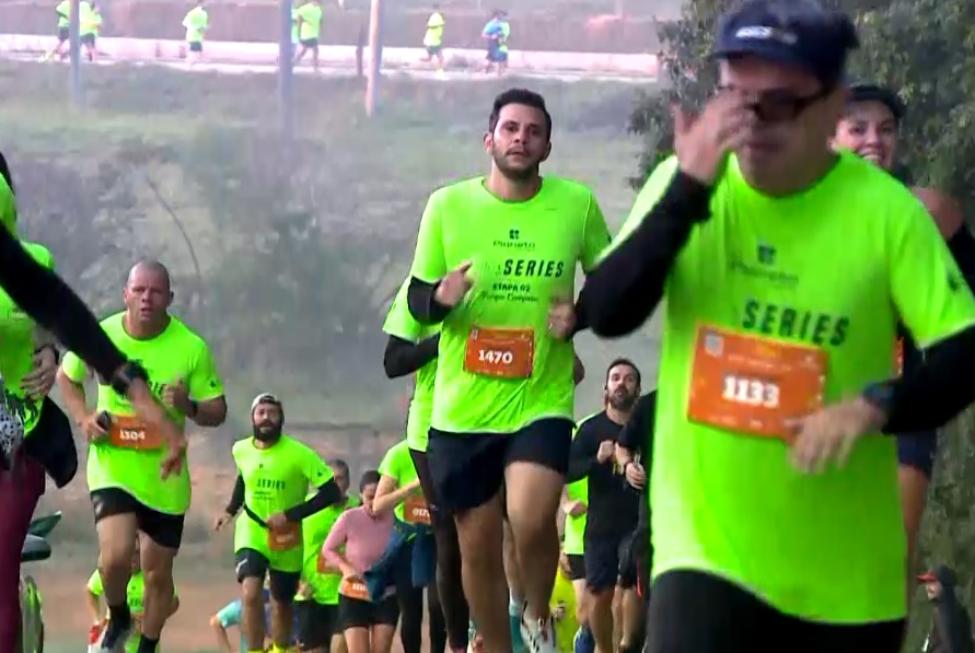 Participantes correndo em corrida de rua em Sorocaba.