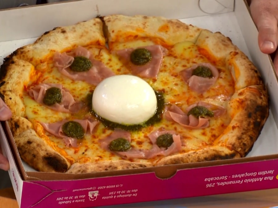 Pizza feita especialmente no dia da pizza para a mat&eacute;ria.
