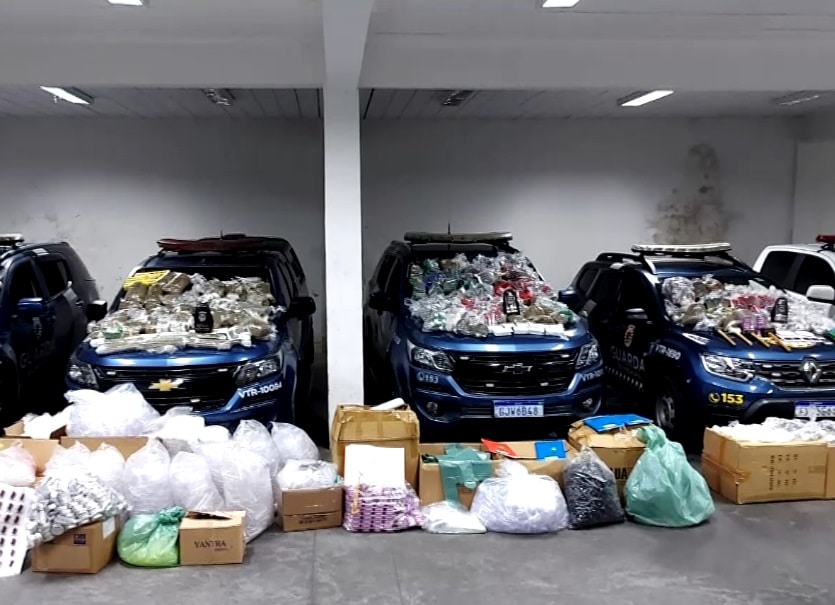 Imagem com os 200 quilos de maconha apreendidos.