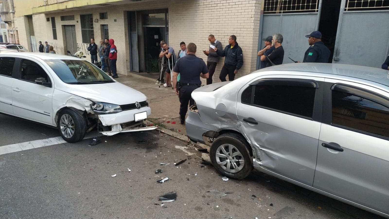 Motorista causa acidente em Jundia&iacute; e colide com motos, &ocirc;nibus e carros