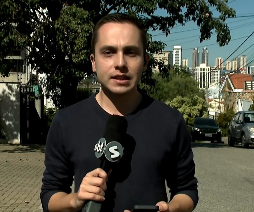 Rep&oacute;rter Luis Negrelli falando sobre o terremoto no Chile.
