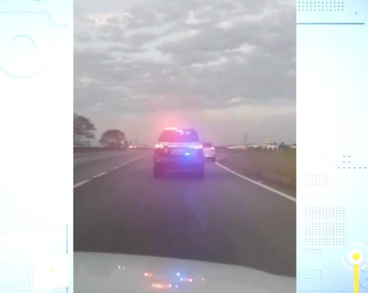 Carro da pol&iacute;cia em S&atilde;o Roque no caso de latroc&iacute;nio.