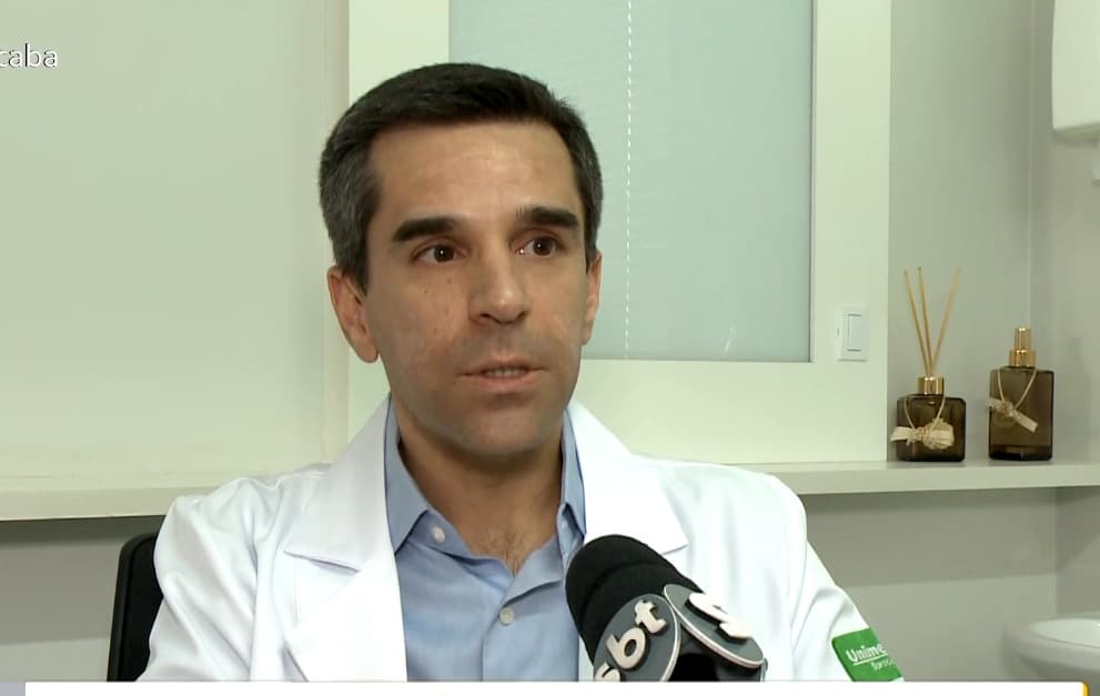 Especialista falando sobre incontin&ecirc;ncia urin&aacute;ria.