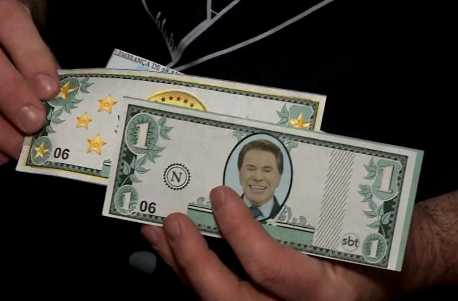 Brinde guardado por um dos f&atilde;s do Silvio Santos