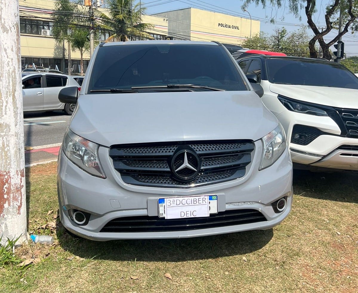 Opera&ccedil;&atilde;o em Itupeva apreende computadores e carros de luxo de influenciadores digitais