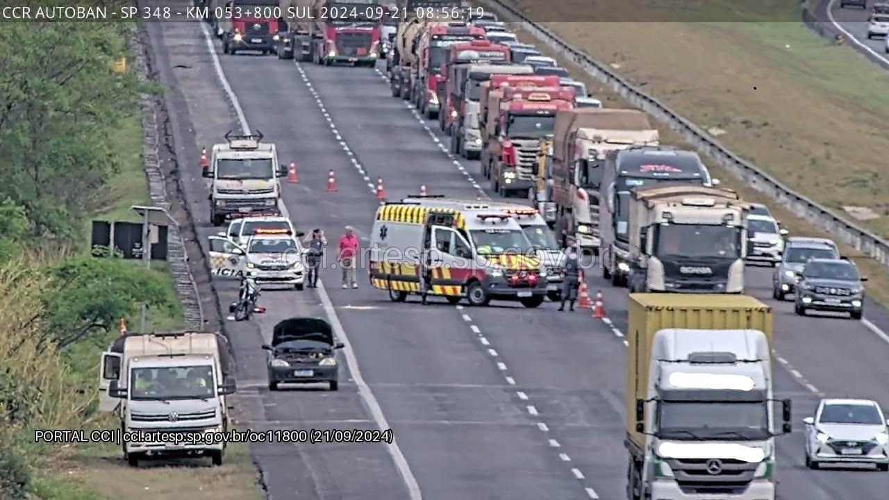 Acidente com moto causa interdi&ccedil;&atilde;o e congestionamento na Rodovia dos Bandeirante em Jundia&iacute;