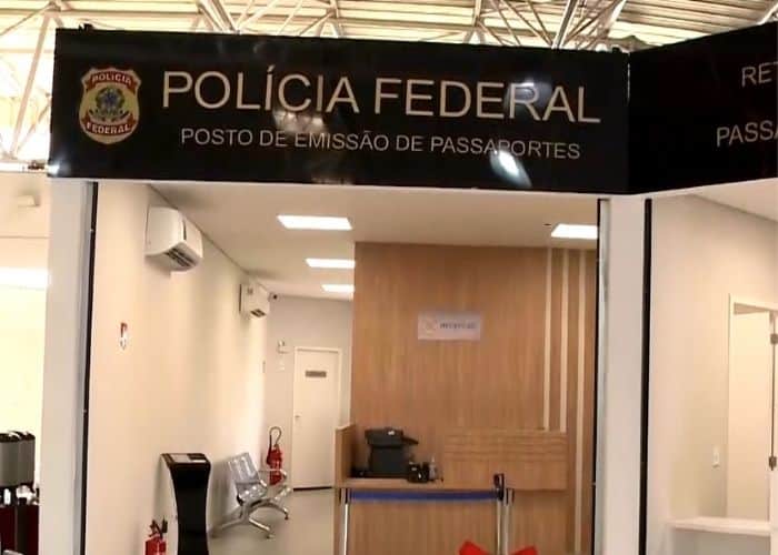 Entrada do posto de emiss&atilde;o de passaportes.