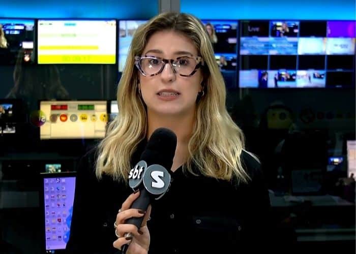 Rep&oacute;rter Nicole Bonentti falando sobre a consulta da restitui&ccedil;&atilde;o.