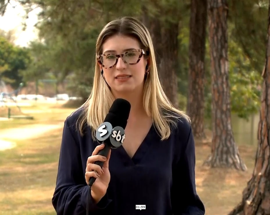 Rep&oacute;rter Nicolle Bonentti falando sobre as vagas de est&aacute;gio.