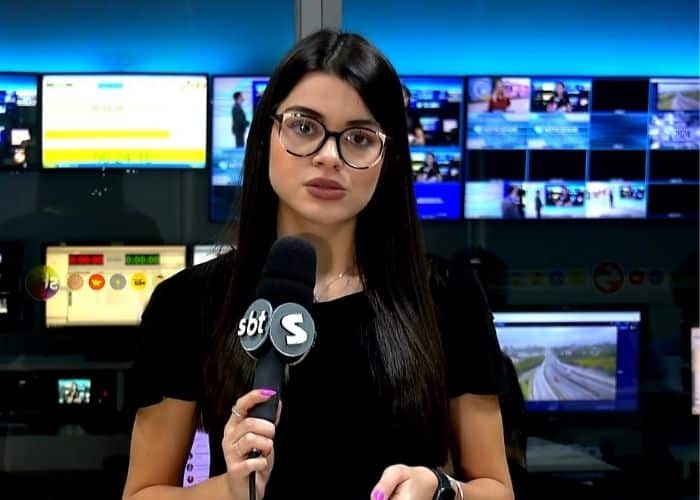 Rep&oacute;rter Daniele Gonzales falando sobre o caso de maus-tratos contra animais em Sorocaba.