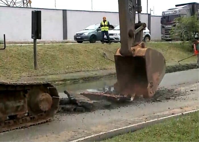 Manuten&ccedil;&atilde;o acontecendo na avenida Independ&ecirc;ncia em Sorocaba.