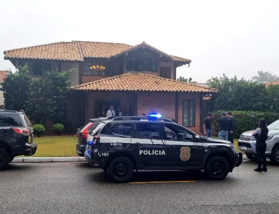 Pol&iacute;cia em opera&ccedil;&atilde;o gr&atilde;os da terra.