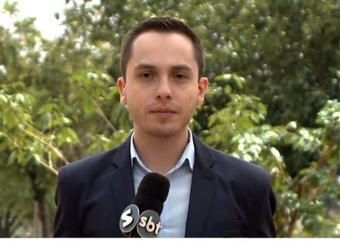 Rep&oacute;rter Luis Negrelli falando sobre Parimoschi e Martinelli.