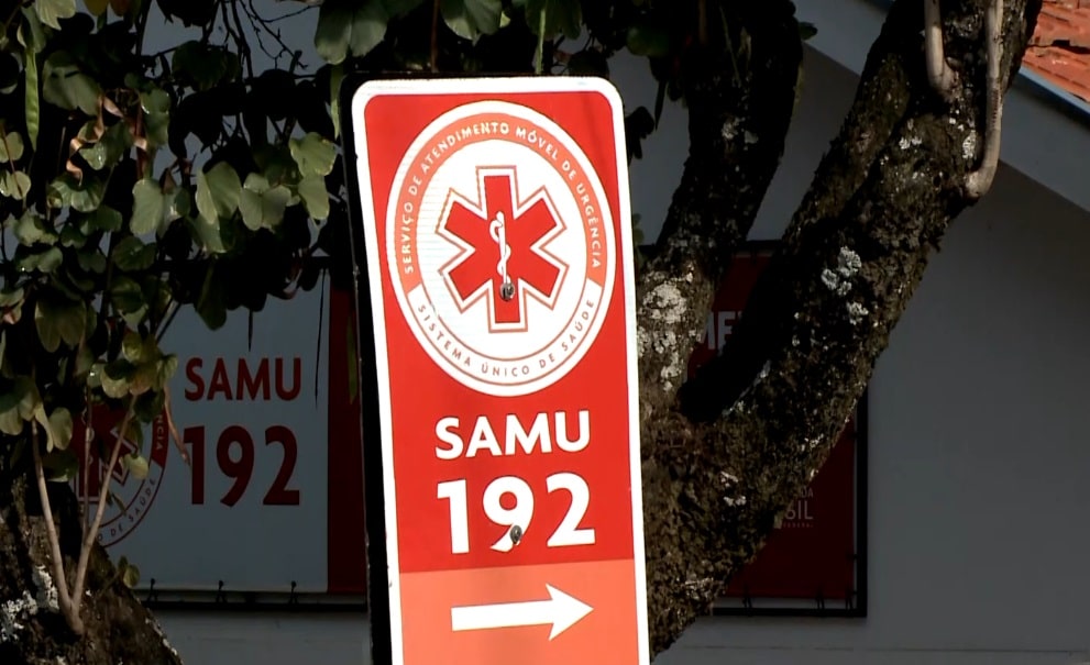 Placa indicando local da base do Samu de Tatu&iacute;.