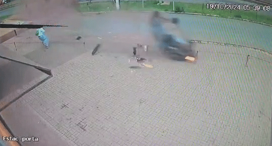 Carro capota ap&oacute;s perder o controle na Rodovia Ant&ocirc;nio Romano Schincariol em Tatu&iacute;