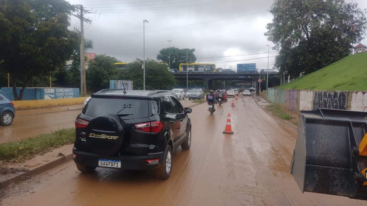 Chuvas causam alagamentos e interdi&ccedil;&otilde;es em Sorocaba