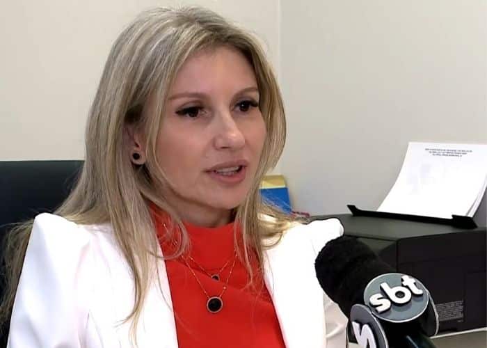 M&eacute;dica falando sobre parto prematuro.