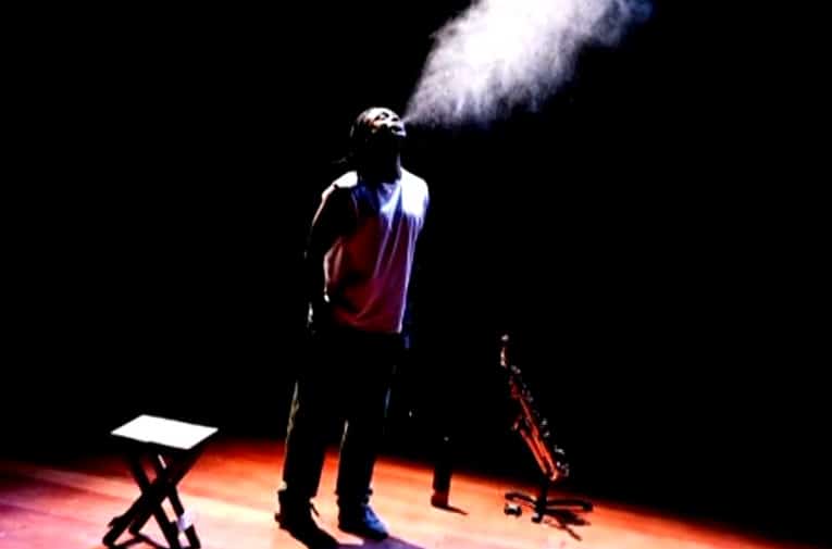Pe&ccedil;a de teatro.