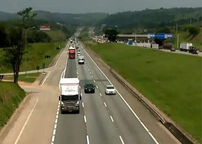 Imagem de rodovia.