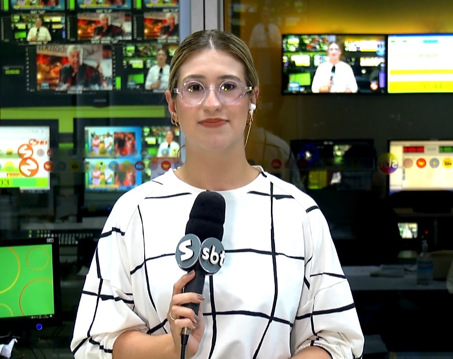 Rep&oacute;rter Nicole Bonentti falando sobre o IPVA para ve&iacute;culos movidos a hidrog&ecirc;nio.
