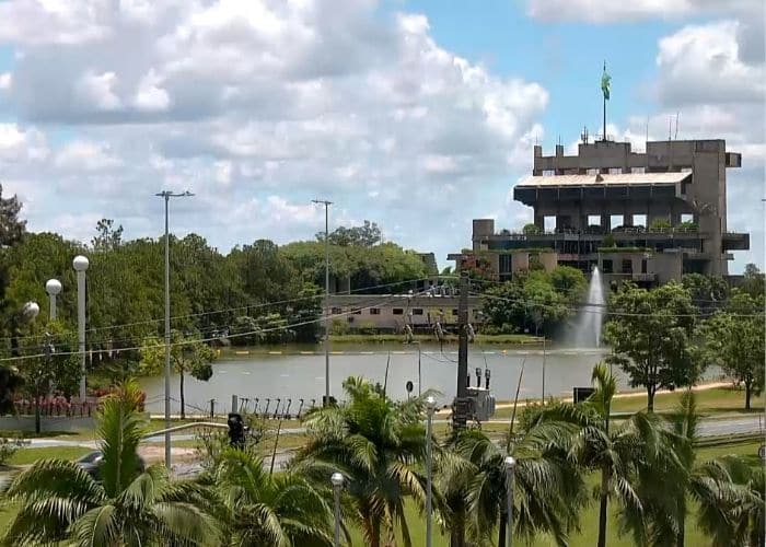 Veja o que abre e fecha na região neste feriado