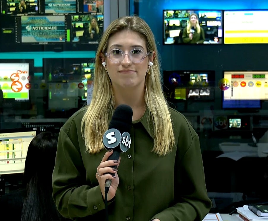 Rep&oacute;rter Nicole Bonentti falando sobre o Prouni.
