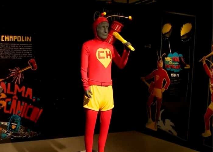 Est&aacute;tua do Chapolin exposta em evento.