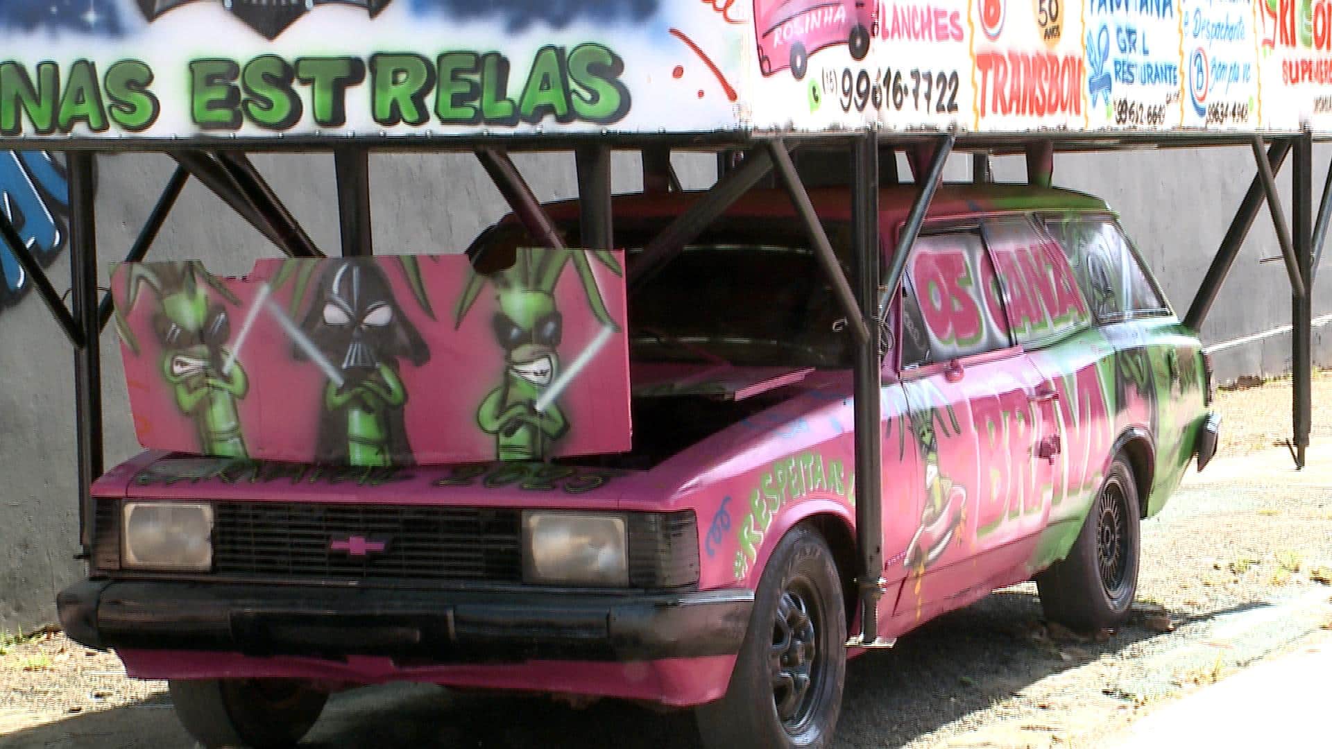 Um dos carros do carnaval.